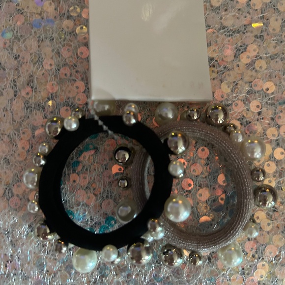 PEARL HAIR TIES - Picture 1 of 2